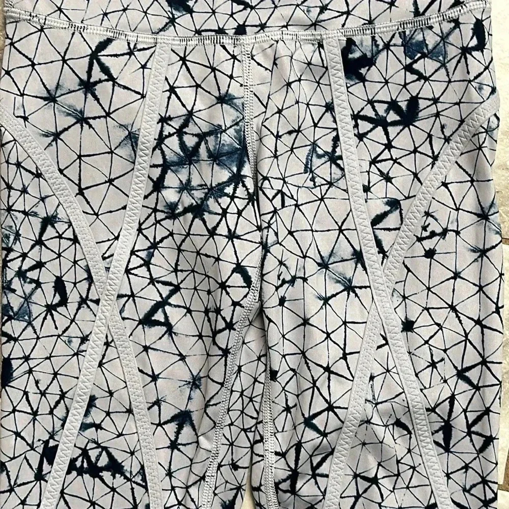Lululemon Pedal‎ Pace Crop size 4